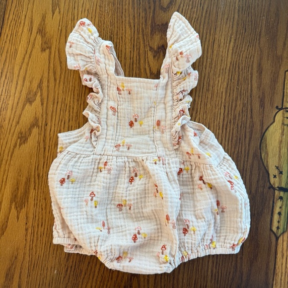 apple park Other - Apple Park Organic Cotton Girls Neutral Mushroom Bubble 6-12months
